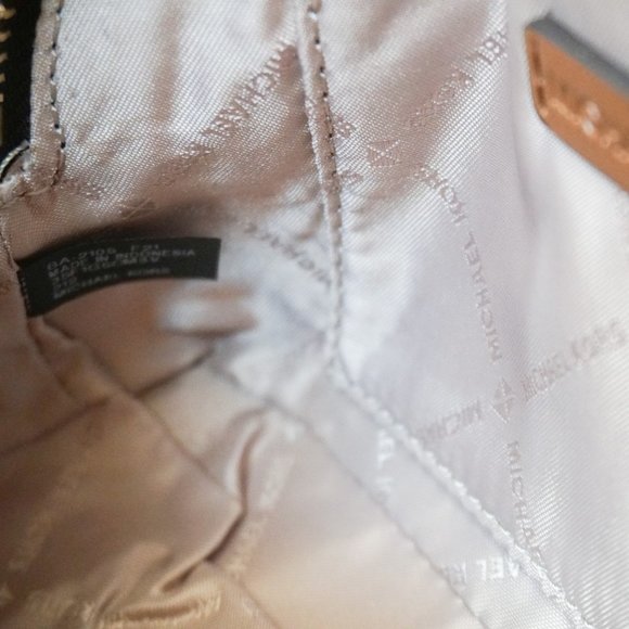 Michael Kors Jet Set Girl Large Travel Pouch MK Brown Multi - Picture 7 of 8